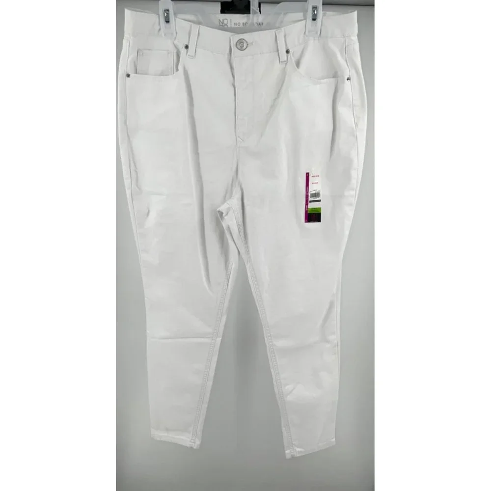 NWT No Boundaries Junior's White High Rise Skinny Jeans Size 17